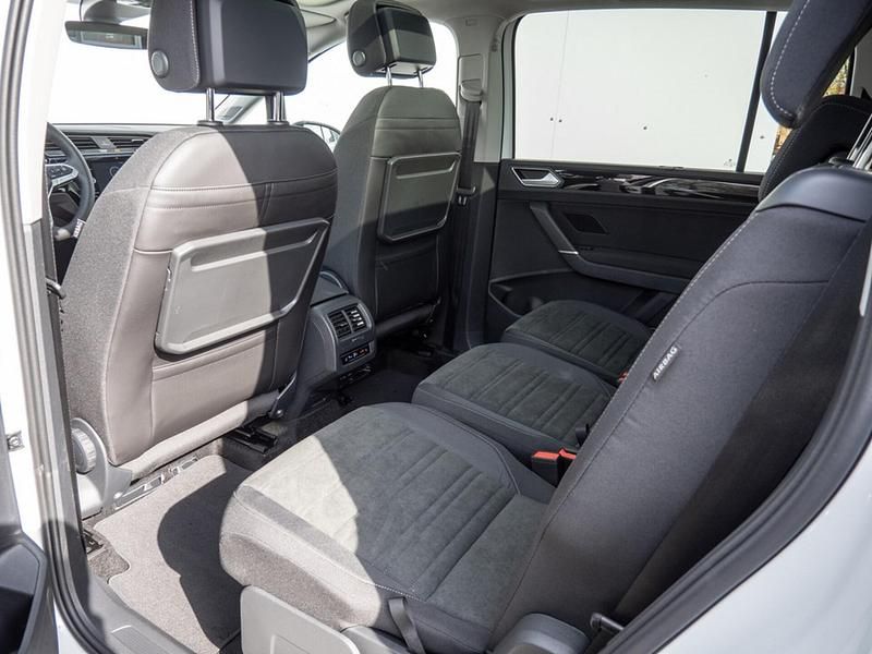 Gebraucht VW Touran Highline 150 PS (110 kW) 2025 Weiß Van / Kleinbus