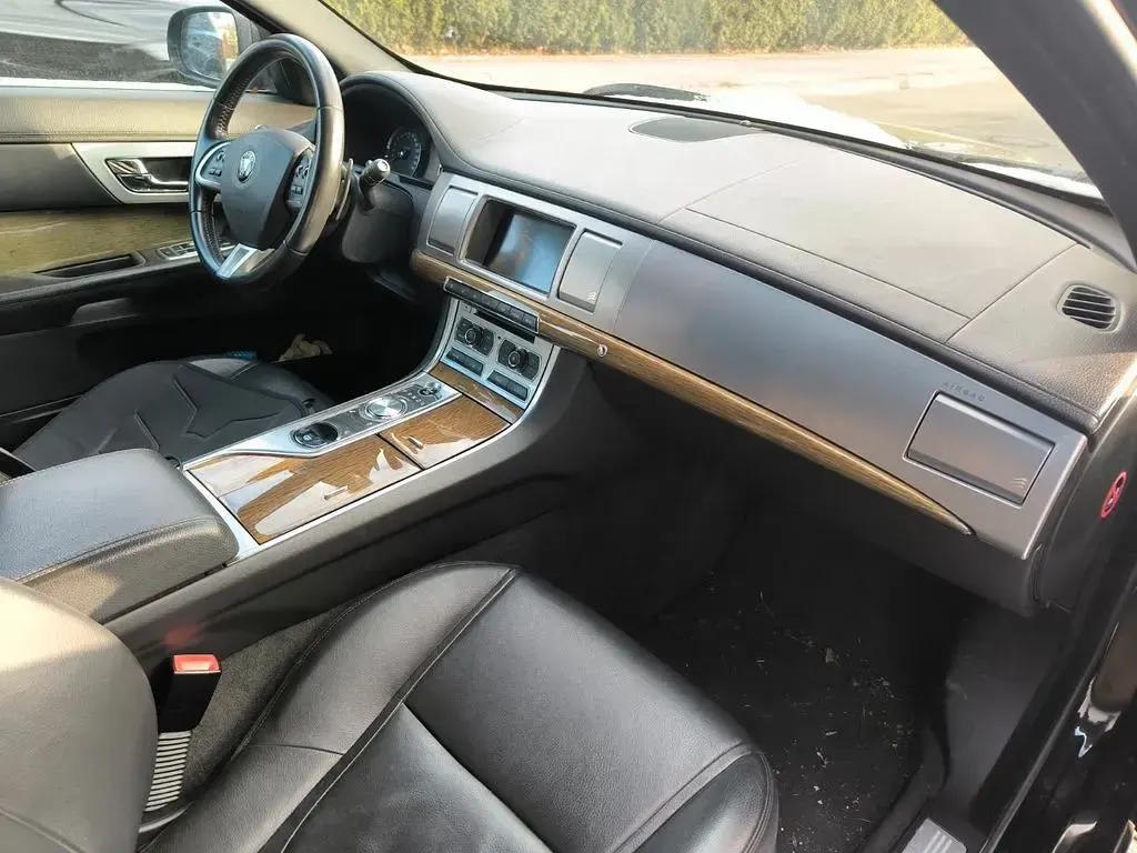 Second-hand Jaguar XF 200 CP (147 kW) 2014 Negru Berlinǎ
