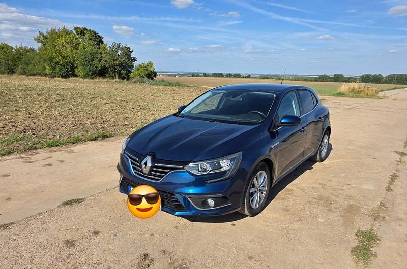 Blau Gebraucht 2017 Renault Mégane IV Limousine | 9.500 € (Superpreis) - Bild 1/4