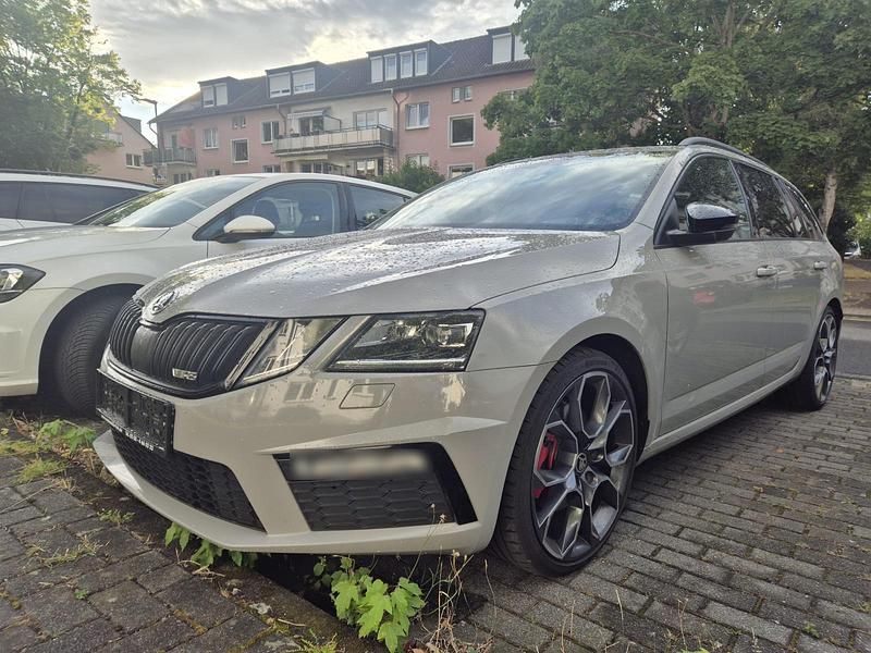 Grau Gebraucht 2019 Skoda Octavia RS Kombi | 15.000 € (Etwas zu teuer) - Bild 1/4