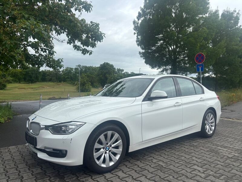 Weiß Gebraucht 2014 BMW 320 Sport Line Limousine | 11.850 € (Fairer Preis) - Bild 1/4