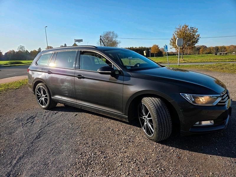 Gebraucht VW Passat 150 PS (110 kW) 2019 Grau Kombi