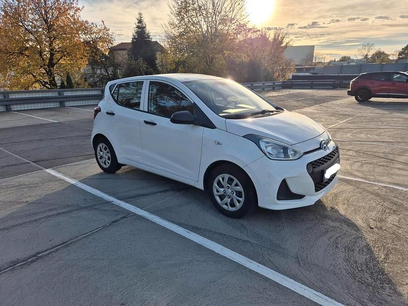 Weiß Gebraucht 2018 Hyundai i10 Kleinwagen | 6.900 € (Fairer Preis) - Bild 1/4