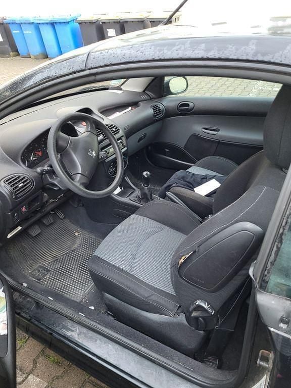 Schwarz Gebraucht 2001 Peugeot 206 CC Cabrio | 1.200 € (Superpreis) - Bild 1/4