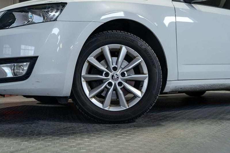 Gebraucht Skoda Octavia Ambition 150 PS (110 kW) 2016 Moonweiss metallic Kombi