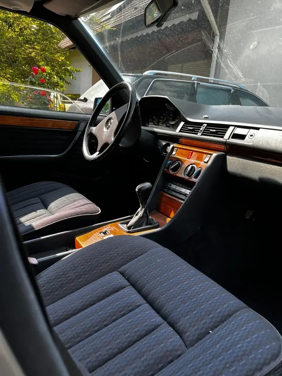 Gebraucht Mercedes 200 118 PS (86 kW) 1992 Silber Limousine