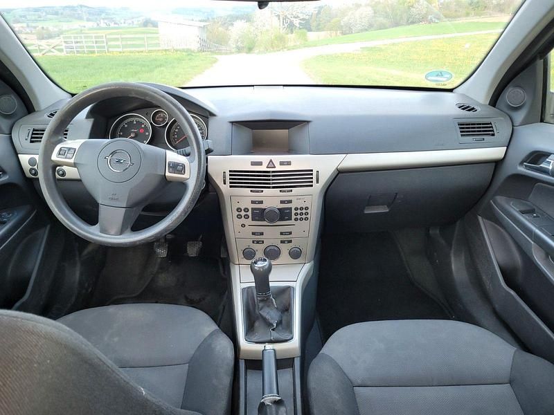 Gebraucht Opel Astra 101 PS (74 kW) 2008 Grau Limousine