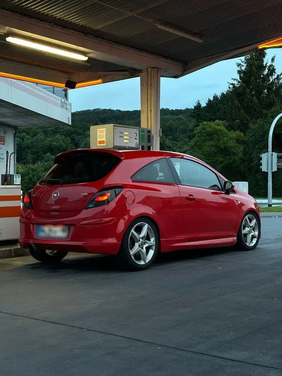 Gebraucht Opel Corsa 150 PS (110 kW) 2009 Rot Kleinwagen