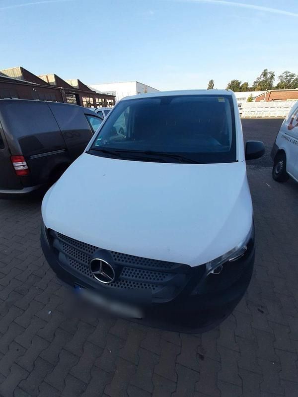 Weiß Gebraucht 2019 Mercedes Vito Van / Kleinbus | 9.100 € (Superpreis) - Bild 1/4