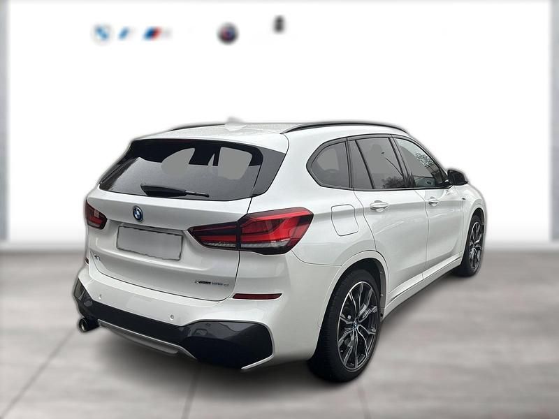Weiß metallic Gebraucht 2021 BMW X1 M Sport SUV | 33.430 € - Bild 1/4