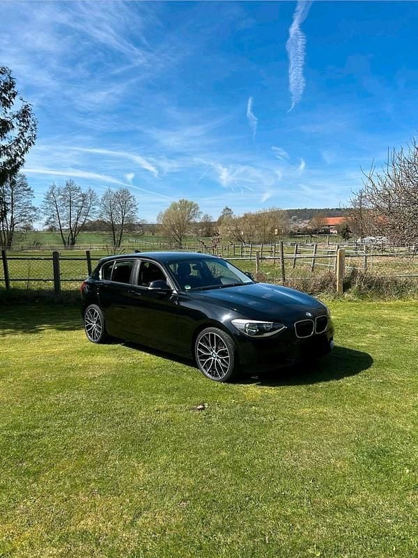 Gebraucht BMW 114 102 PS (75 kW) 2013 Schwarz Kleinwagen