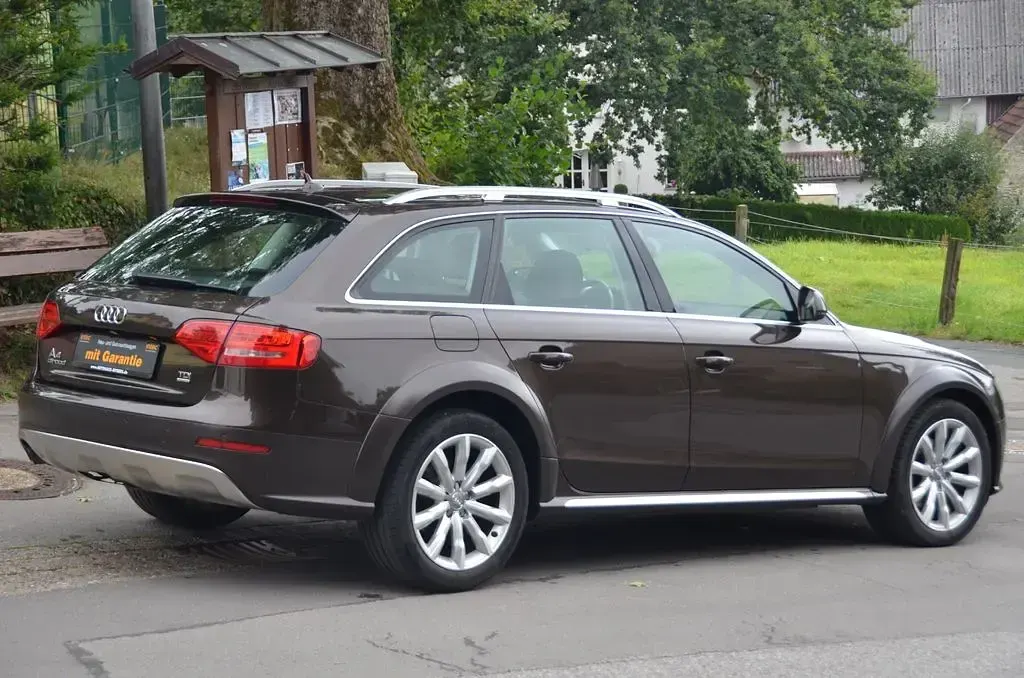 Gebraucht Audi A4 Allroad Sport 170 PS (125 kW) 2011 Teakbraun (metallic) Kombi