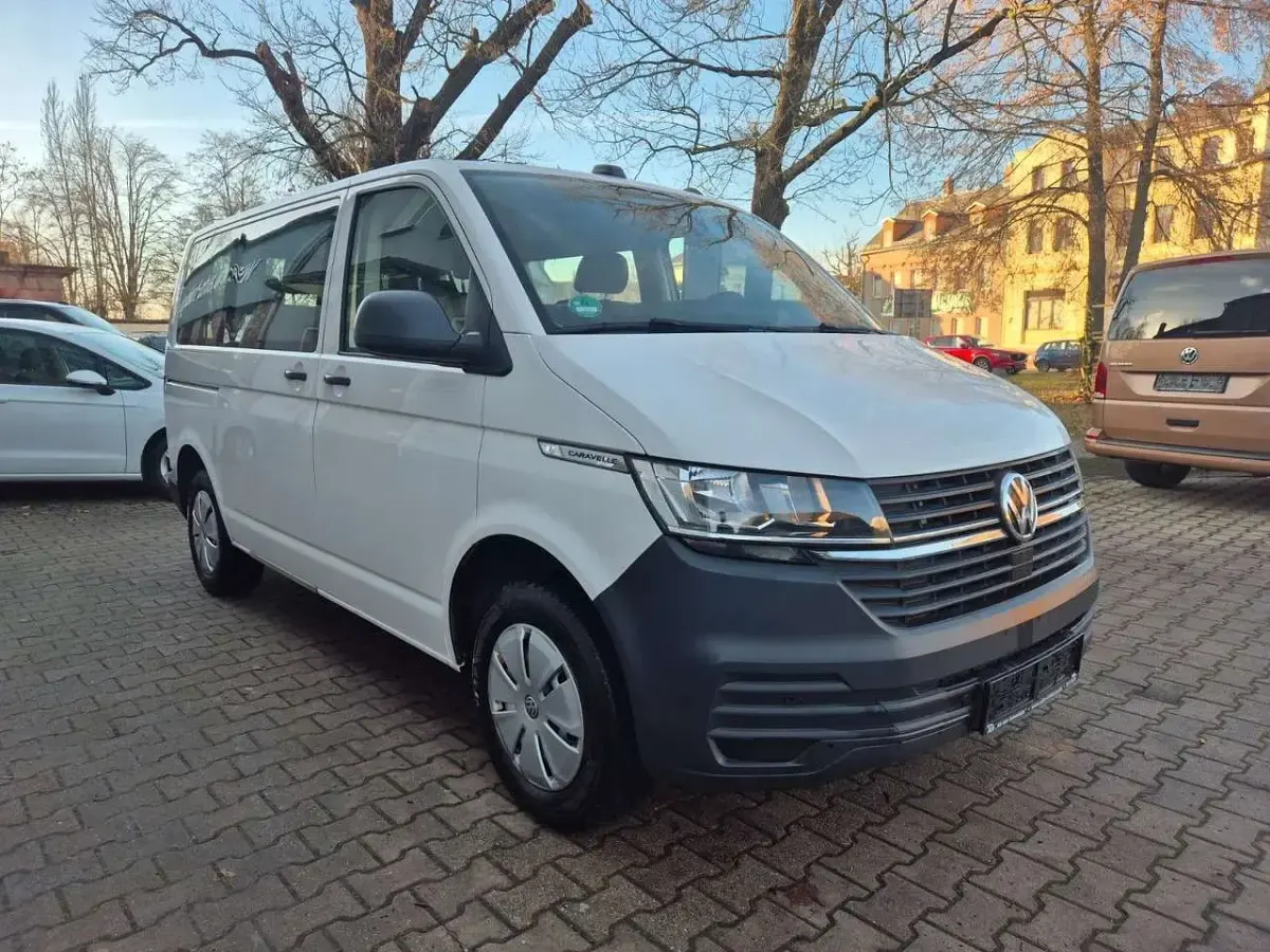 Używany VW Caravelle 150 KM (110 kW) 2021 Biały Van