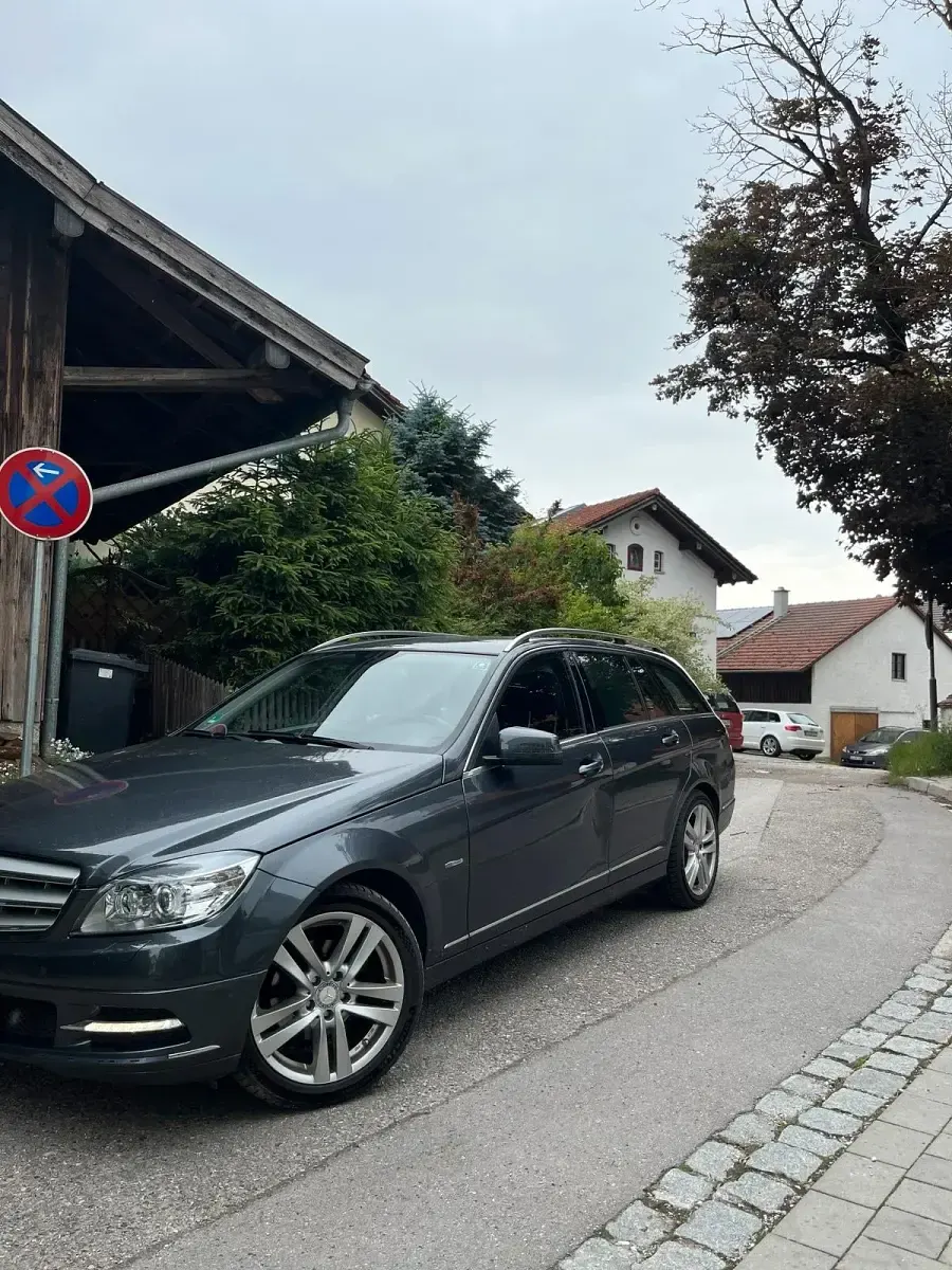 Gebraucht Mercedes C220 170 PS (125 kW) 2010 Grau Kombi