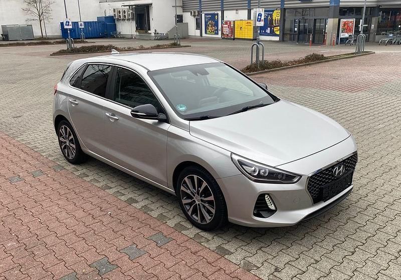 Gebraucht Hyundai i30 120 PS (88 kW) 2017 Grau Limousine