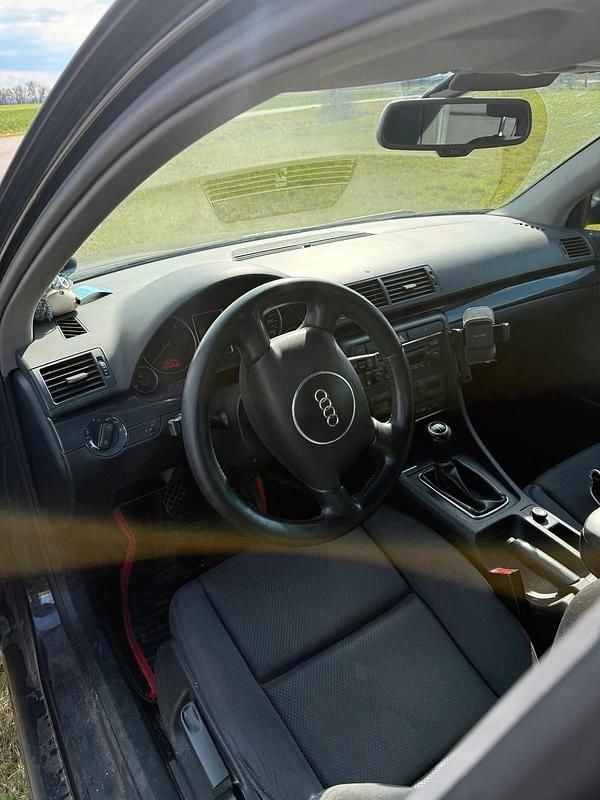 Gebraucht Audi A4 131 PS (96 kW) 2004 Schwarz Kombi