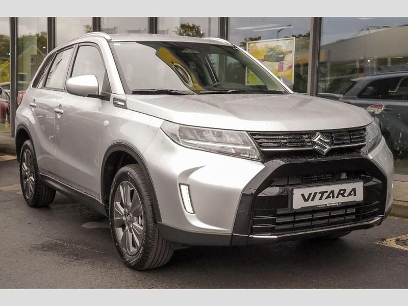 Neu Suzuki Vitara Club 129 PS (94 kW) 2025 Silber SUV