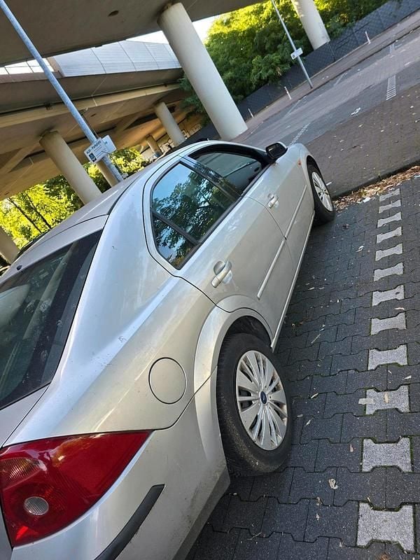 Grau Gebraucht 2002 Ford Mondeo Limousine | 799 € (Superpreis) - Bild 1/4