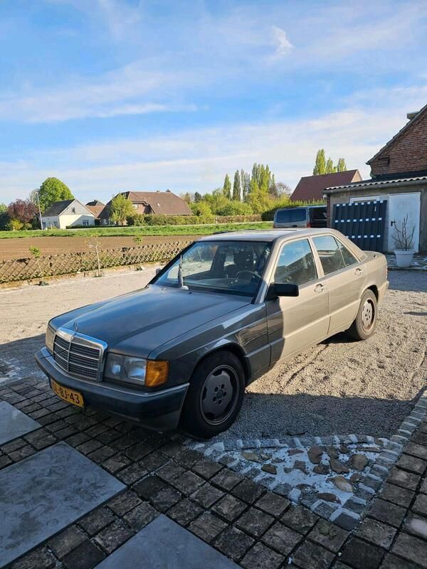 Braun Gebraucht 1989 Mercedes 190 Limousine | 2.300 € - Bild 1/4