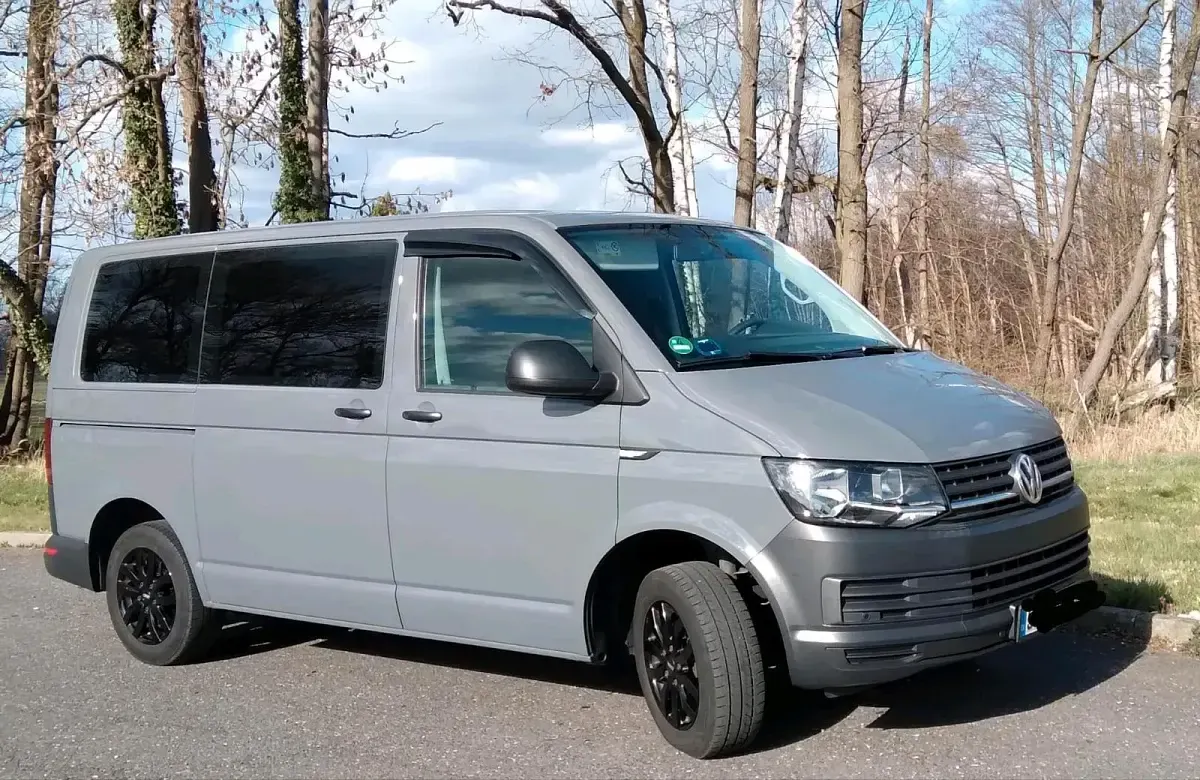Gebraucht VW Transporter 102 PS (75 kW) 2017 Grau Van