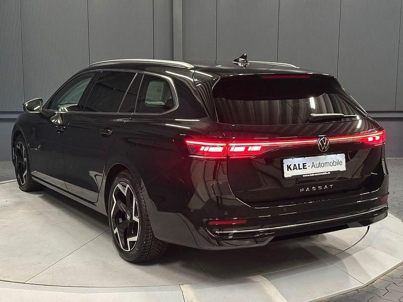 Gebraucht VW Passat Elegance 150 PS (110 kW) 2025 Grenadillschwarz metallic Kombi