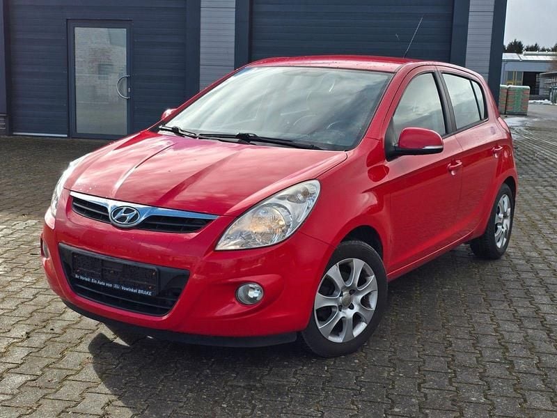 Gebraucht Hyundai i20 Style 90 PS (66 kW) 2011 Rot Kleinwagen
