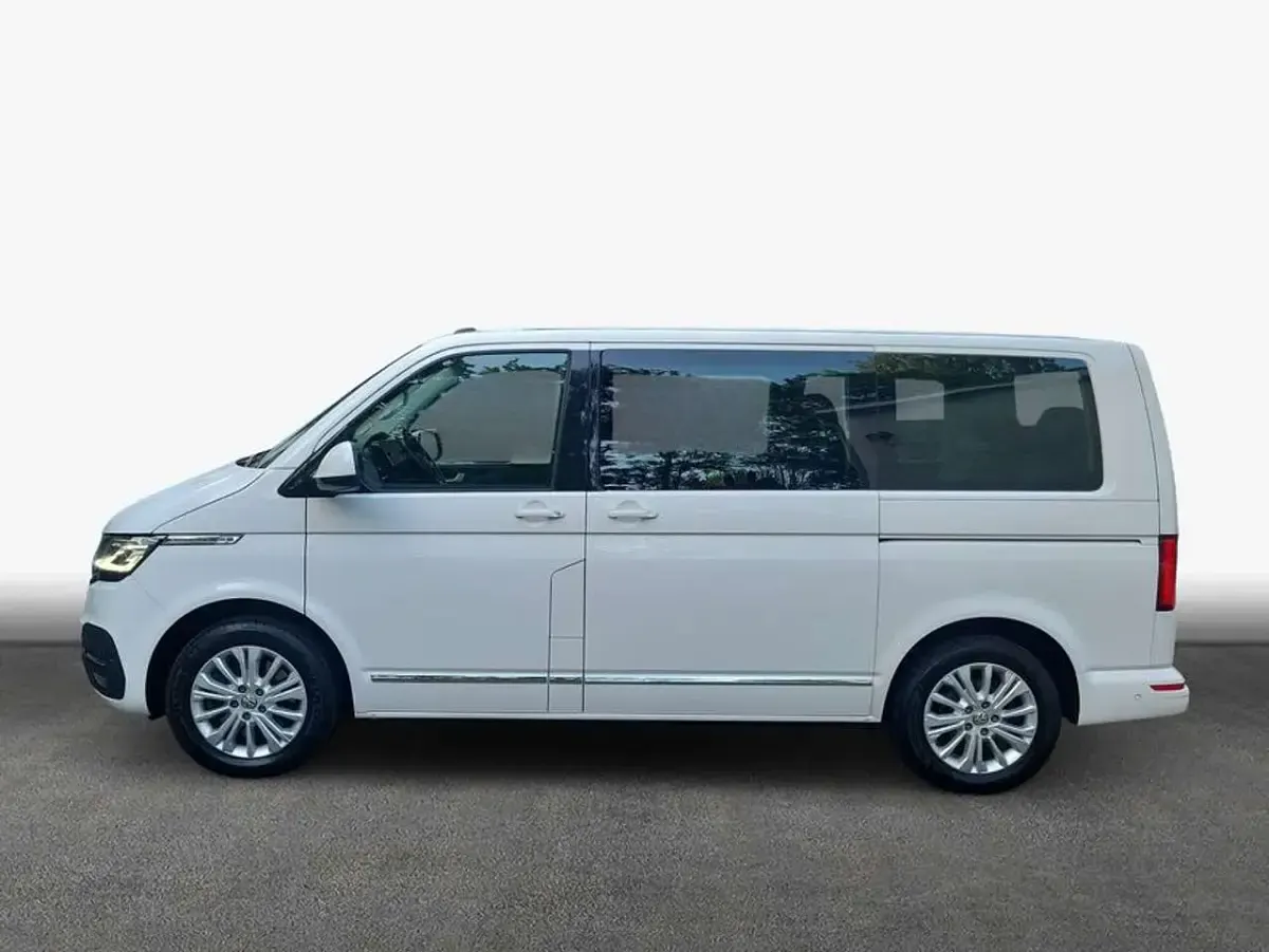 Gebraucht VW Multivan Highline 204 PS (150 kW) 2021 Weiß Van / Kleinbus