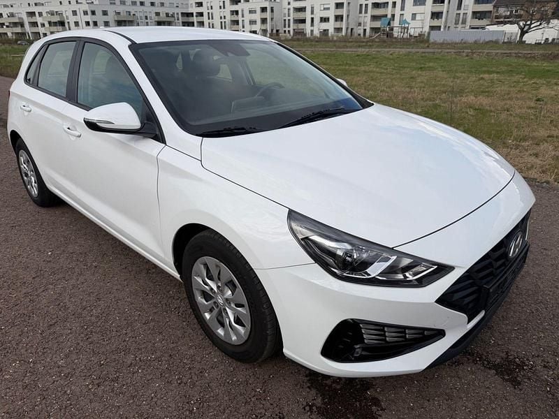 Gebraucht Hyundai i30 Select 116 PS (85 kW) 2022 Weiß Kombi
