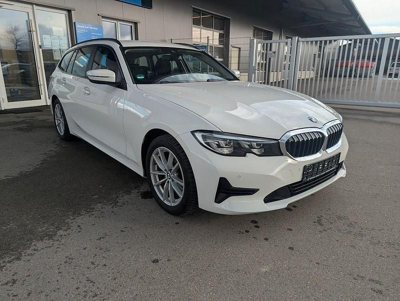 Gebraucht BMW 320 Advantage 190 PS (139 kW) 2021 Weiß Kombi