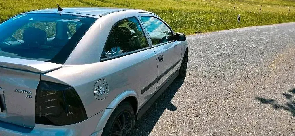 Gebraucht Opel Astra 75 PS (55 kW) 2000 Silber Limousine