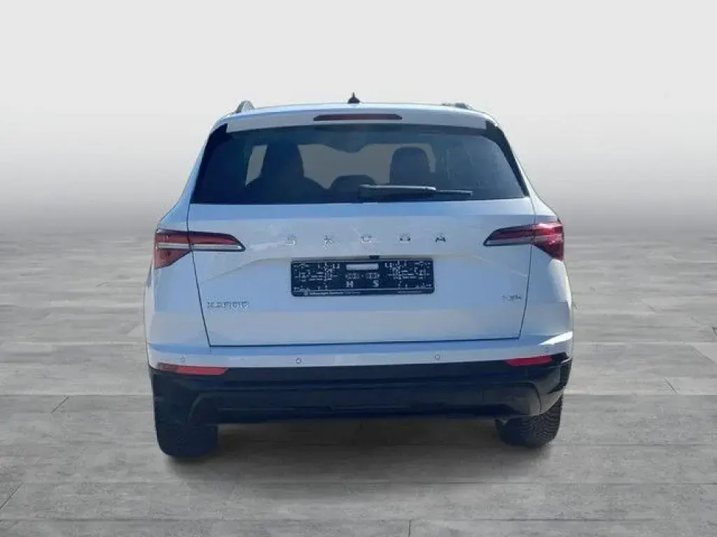 Gebraucht Skoda Karoq Tour 150 PS (110 kW) 2023 Weiß SUV