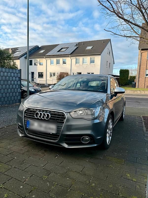 Grau Gebraucht 2011 Audi A1 Coupé | 8.000 € - Bild 1/4