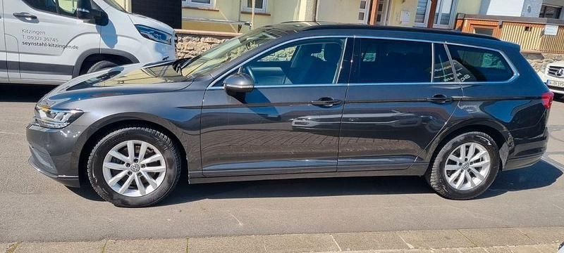 Gebraucht VW Passat Business 150 PS (110 kW) 2019 Mangangrau Kombi