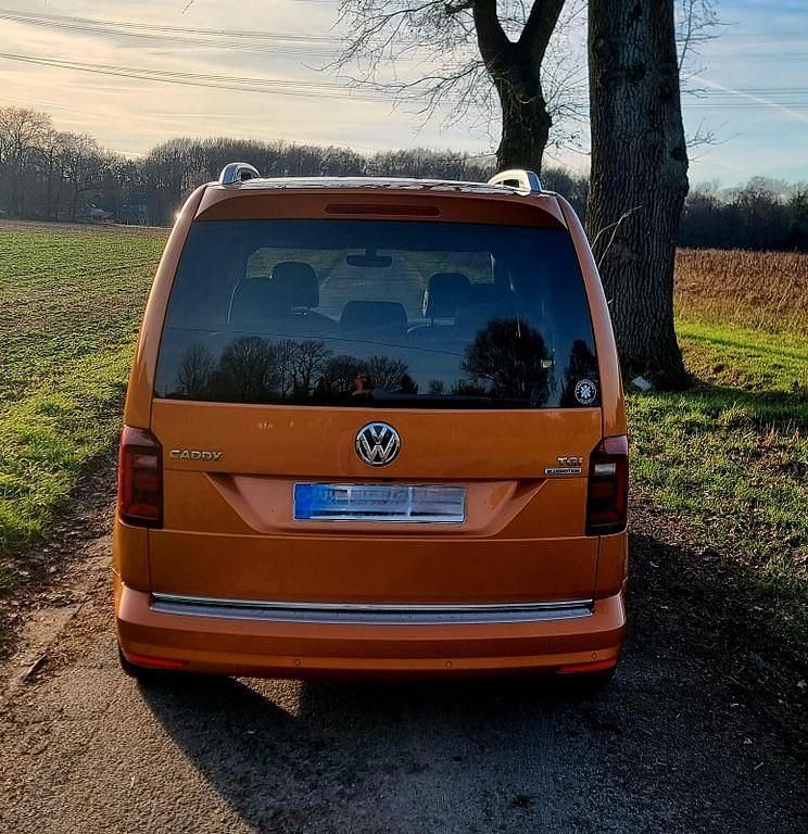 Gebraucht VW Caddy Highline 110 PS (80 kW) 2016 Orange Van / Kleinbus