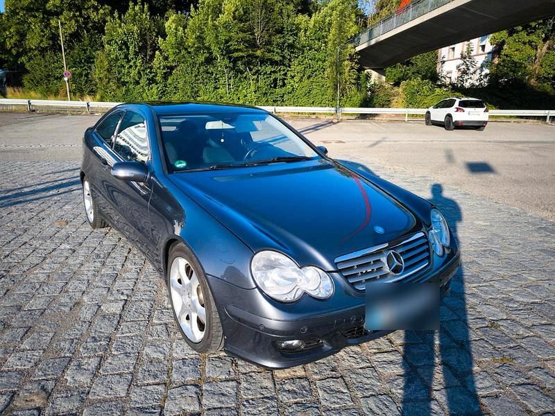 Grau Gebraucht 2007 Mercedes C200 Coupé | 2.950 € - Bild 1/4