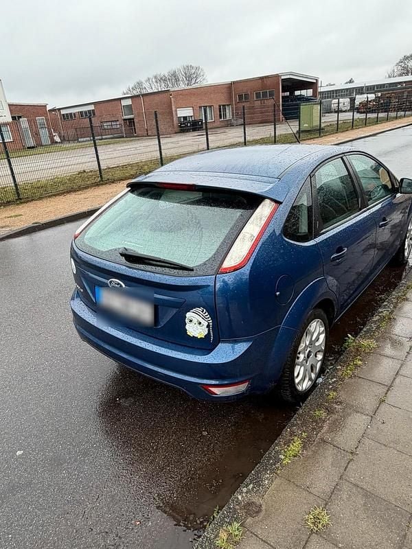 Gebraucht Ford Focus 100 PS (73 kW) 2008 Blau Kleinwagen