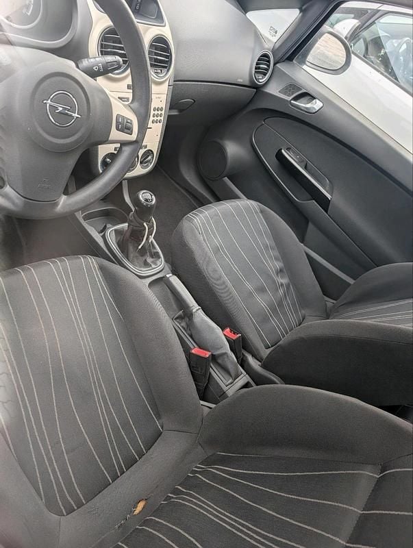 Second-hand Opel Corsa 80 CP (58 kW) 2007 Negru Hatchback