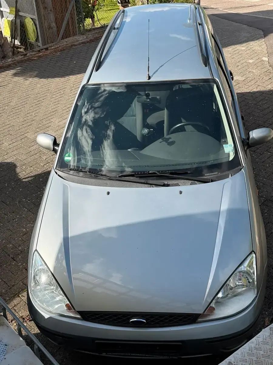 Gebraucht Ford Focus 104 PS (76 kW) 2001 Grau Kombi