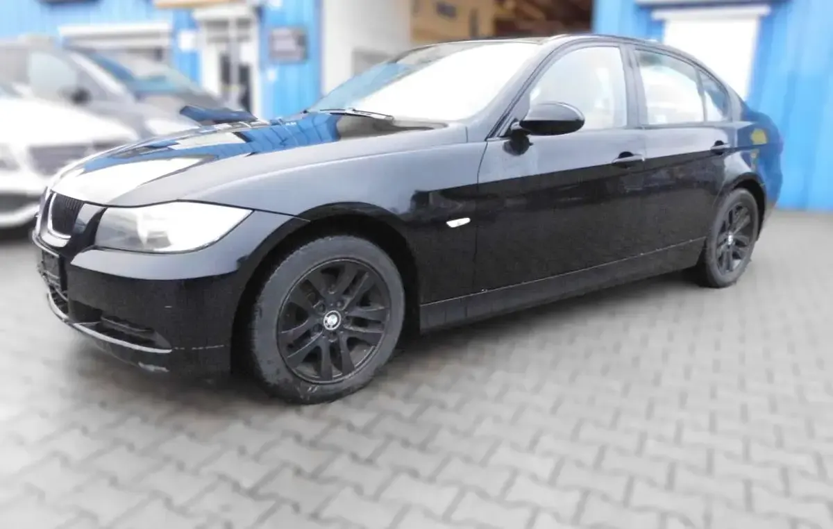 Second-hand BMW 318 129 CP (94 kW) 2006 Negru Berlinǎ