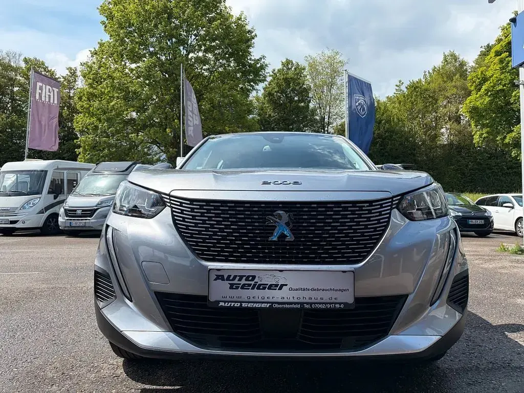 Second-hand Peugeot e-2008 Active 100 kW (136 CP) 2022 Gri SUV