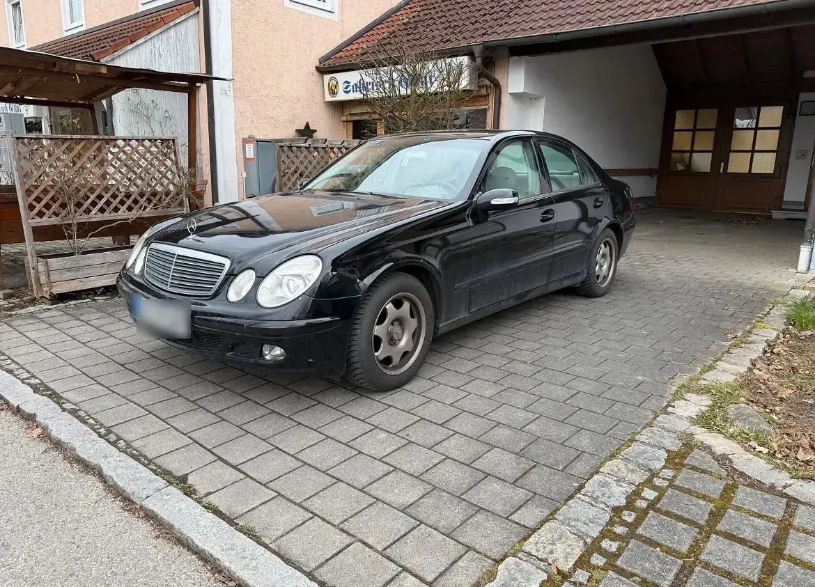 Gebraucht Mercedes E240 177 PS (130 kW) 2003 Schwarz Limousine