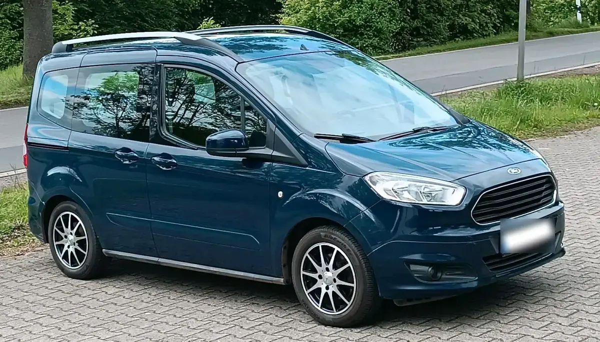 Gebraucht Ford Tourneo Courier 101 PS (74 kW) 2015 Blau Van / Kleinbus