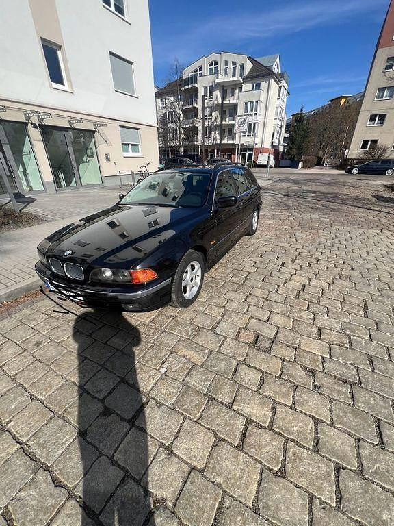 Gebraucht BMW 523 170 PS (125 kW) 2000 Schwarz Kombi