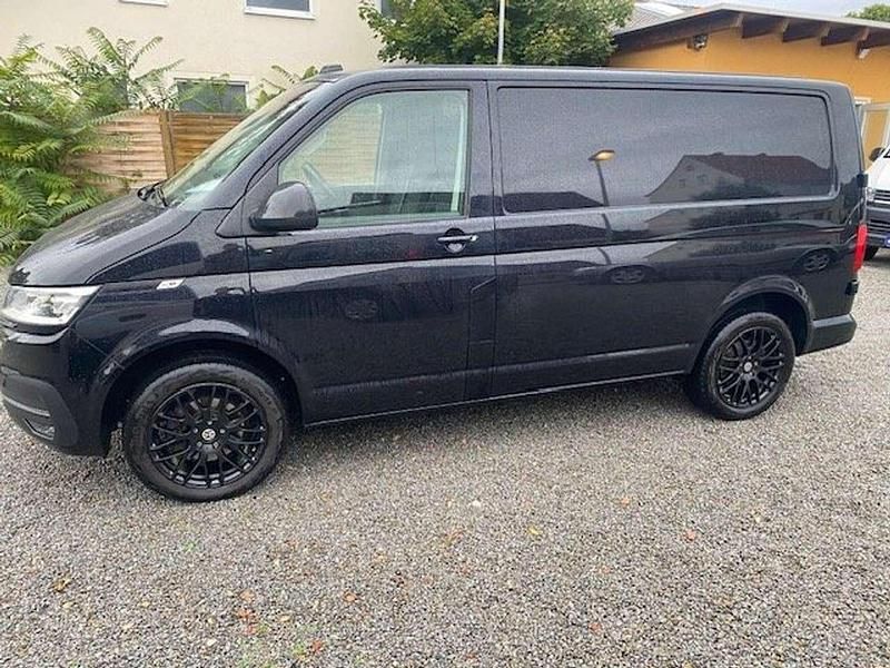 Gebraucht VW Transporter 150 PS (110 kW) 2020 Deep black perleffekt Van