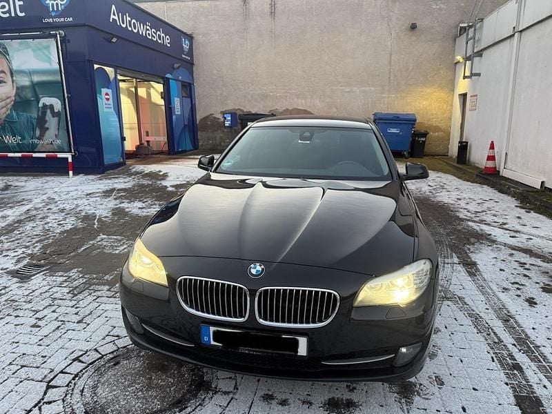 Schwarz Gebraucht 2013 BMW 520 Limousine | 10.700 € (Fairer Preis) - Bild 1/4