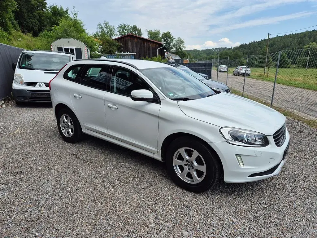 Gebraucht Volvo XC60 Kinetic 150 PS (110 kW) 2016 Weiß SUV