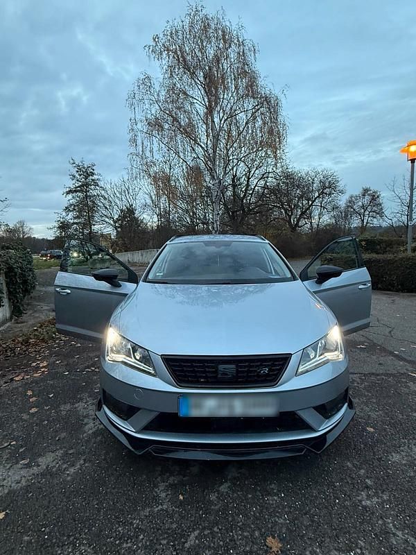 Grau Gebraucht 2017 Seat Leon Kombi | 12.750 € (Fairer Preis) - Bild 1/4