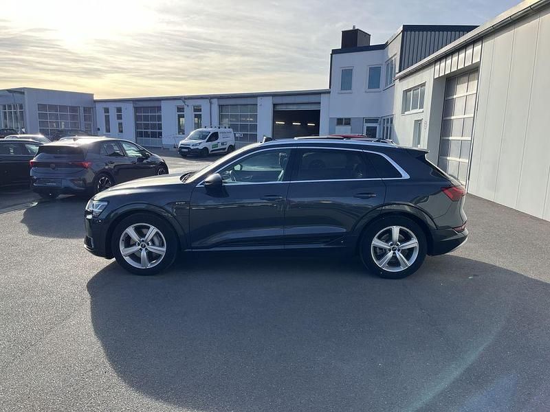Używany Audi e-tron Advanced Plus 230 kW (313 KM) 2022 Szary SUV