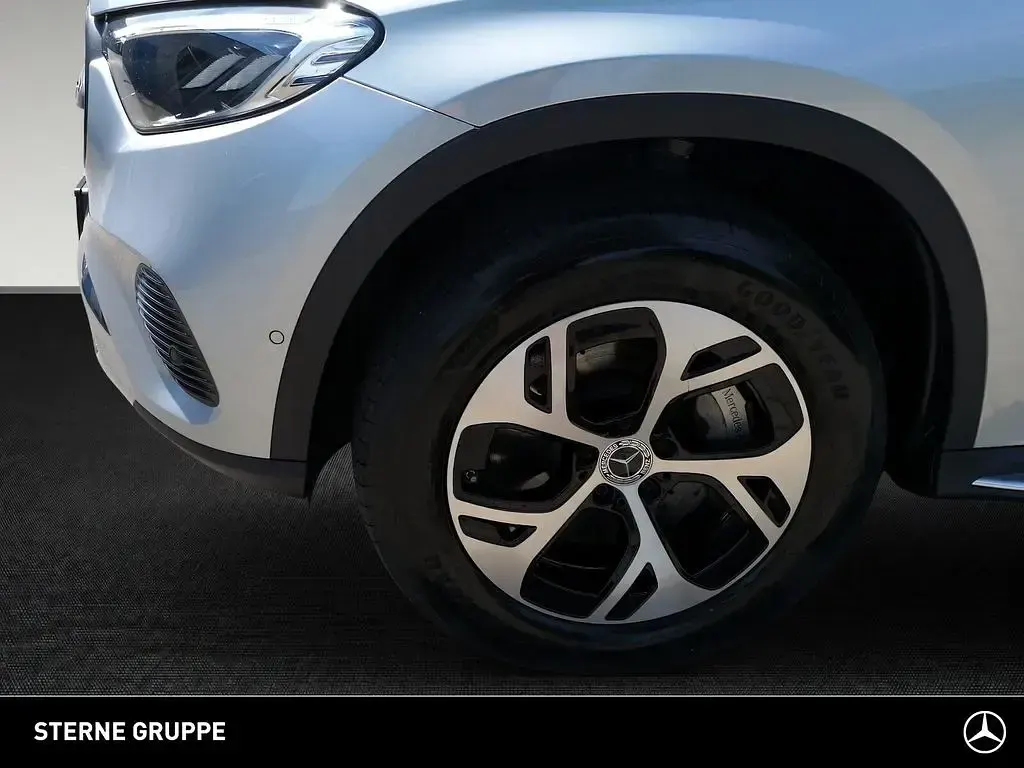Gebraucht Mercedes GLC300e Avantgarde 313 PS (230 kW) 2024 Hightechsilber SUV