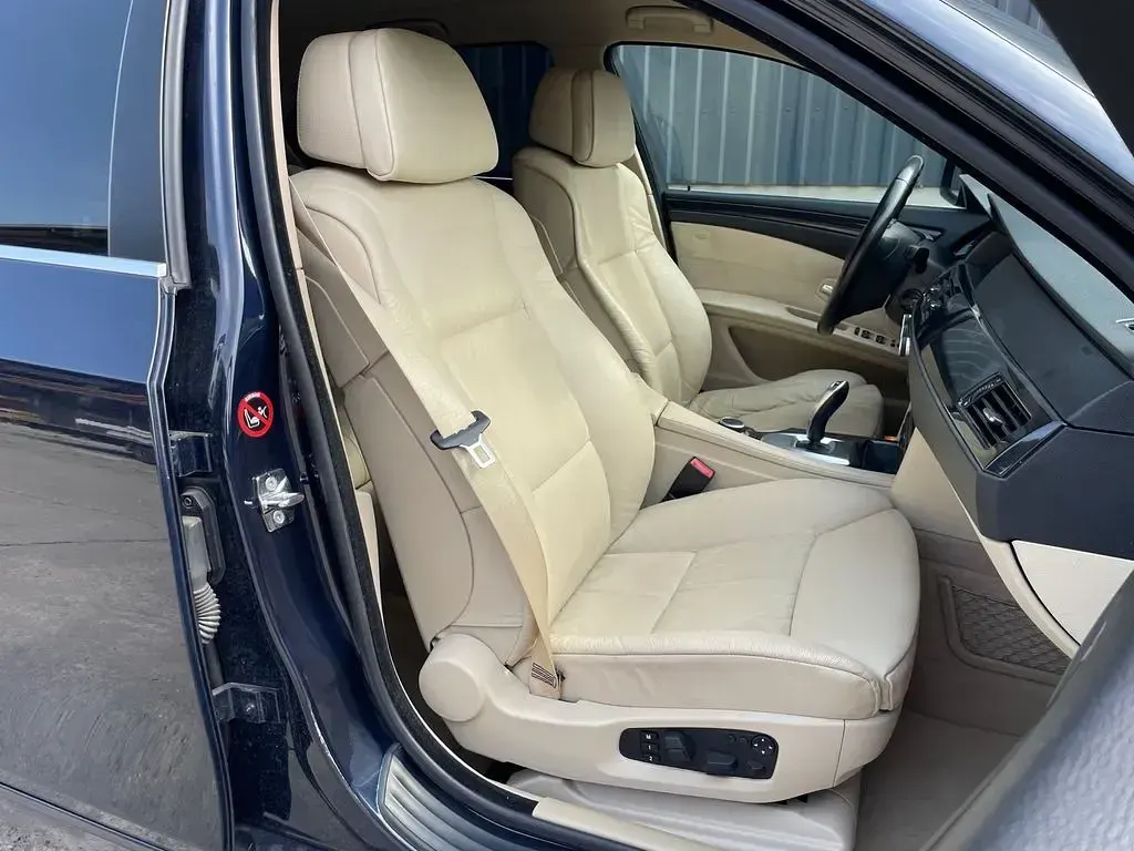 Gebraucht BMW 523 190 PS (139 kW) 2007 Blau Limousine